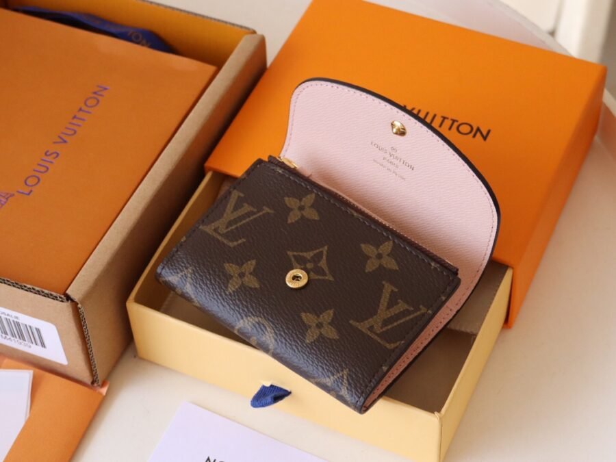 Tax-free version Rosalie Coin Purse M41939 Purple Red / 62361 Ballet Pink ❤️ P480 with full set of tax-free packaging Compact yet highly practical! This colorful envelope-style coin purse is the perfect companion for modern women in urban life. Its small size makes it easy to fit into a bag or even a pocket. Dimensions: 11X8cm - Image 6