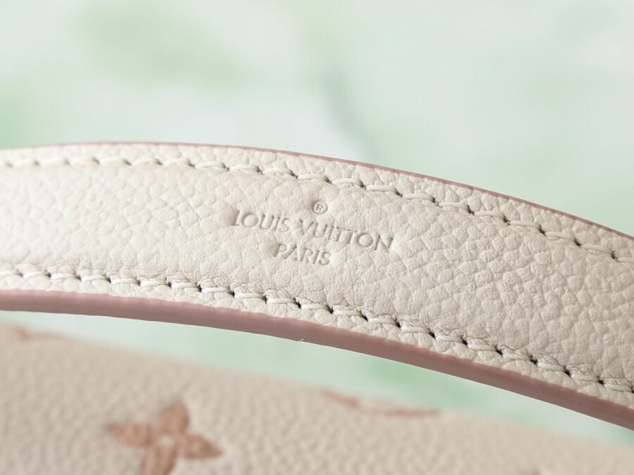 M13642 cream-colored full leather mini baguette bag - Image 6