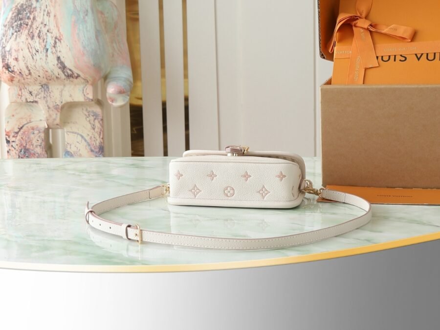 M13642 cream-colored full leather mini baguette bag - Image 3