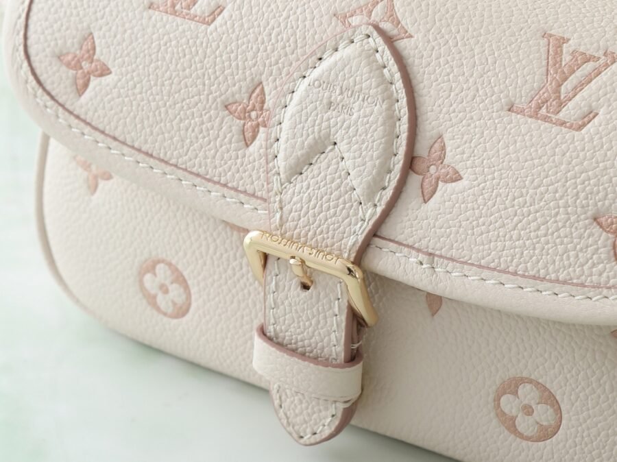 M13642 cream-colored full leather mini baguette bag - Image 8