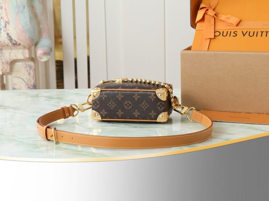 M14729 Monogram chain box bag for men - Image 10