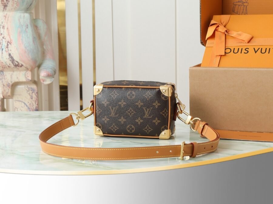 M14729 Monogram chain box bag for men - Image 9